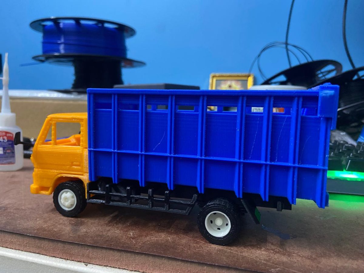 Tipper truck scale model